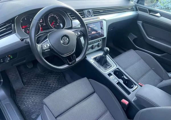 Volkswagen Passat cena 77480 przebieg: 162500, rok produkcji 2019 z Płońsk małe 562